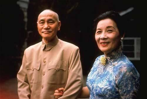 宋美齡在蔣介石的靈柩中放了些什麼？(組圖)