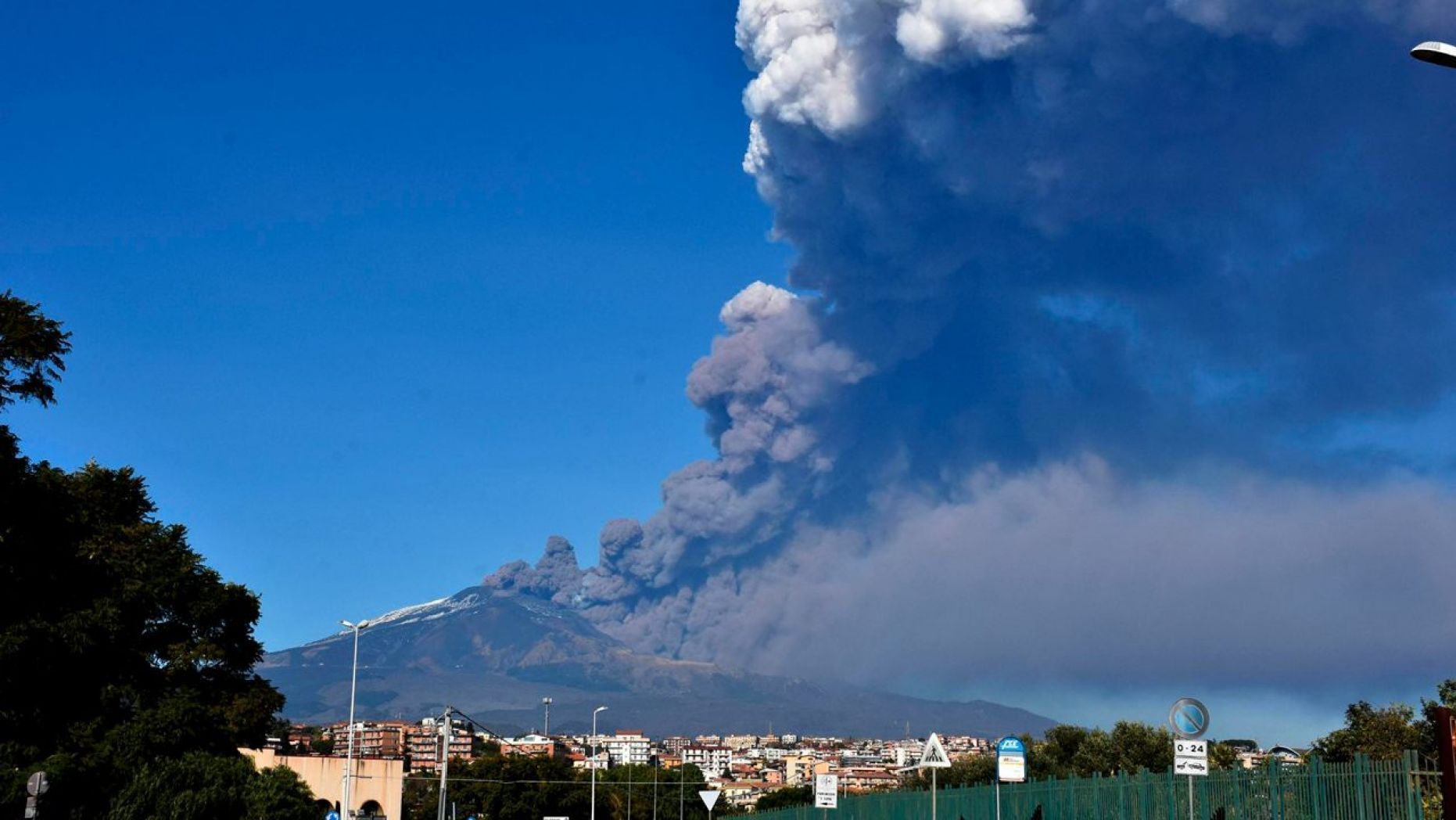 義大利西西里島火山噴發引地震