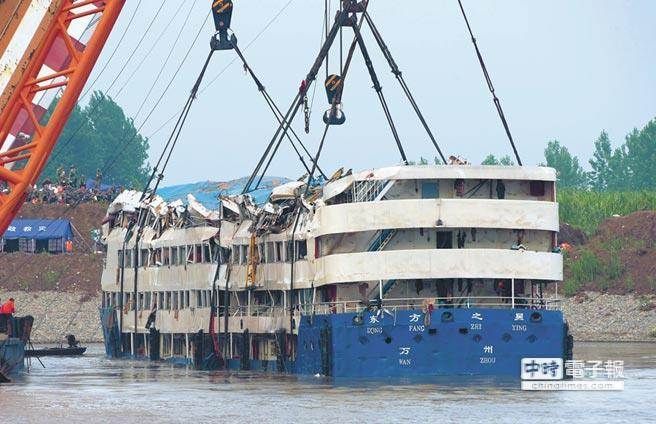 東方之星罹難者升至406人 仍有38人失蹤