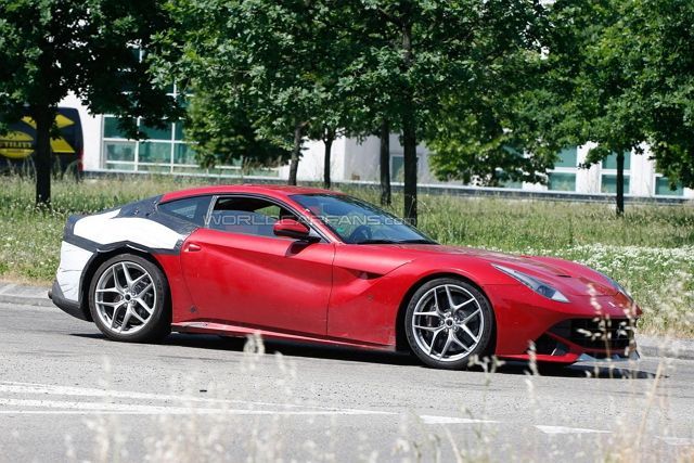 Ferrari F12 M 諜照曝光！ 預告 2016 年日內瓦車展亮相