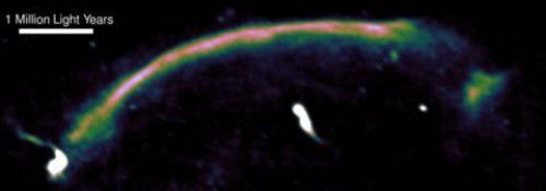 科學家觀測到宇宙中強大「海嘯」衝擊波