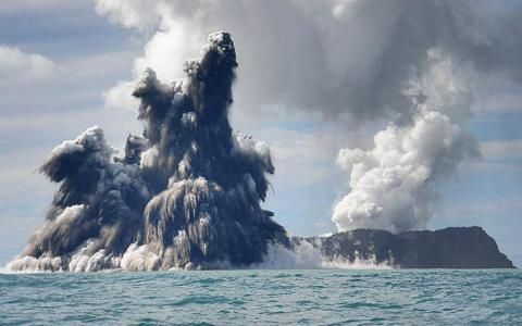 太平洋海底火山喷发 （组图）