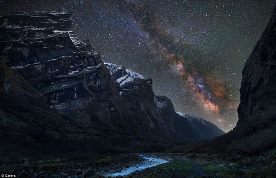 喜马拉雅山的银河夜空(图)