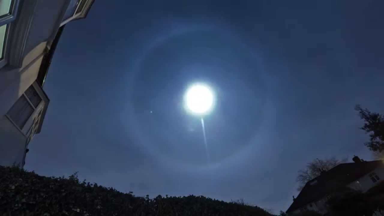 英国月晕奇观 明亮木星相伴(视频)