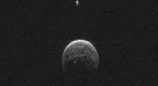 今天凌晨掠過地球的小行星居然有顆衛星