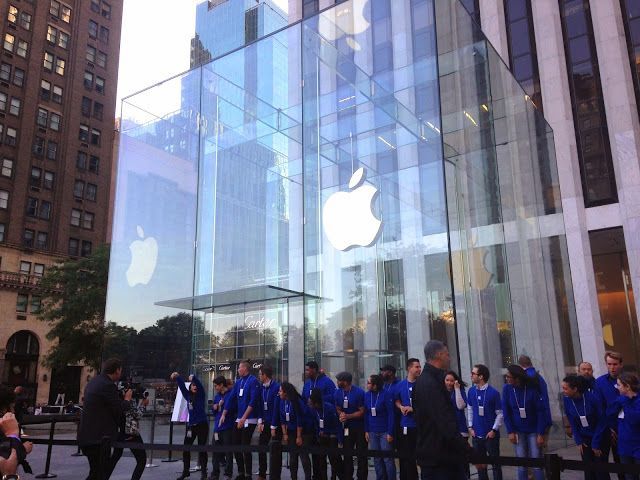 大屏幕機種上市 Apple市值突破7千億美元