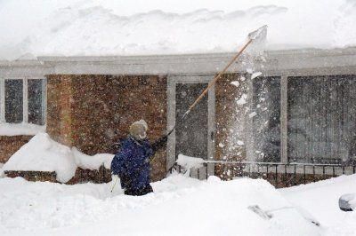 雷暴雪再袭纽约 积雪达八呎（组图）