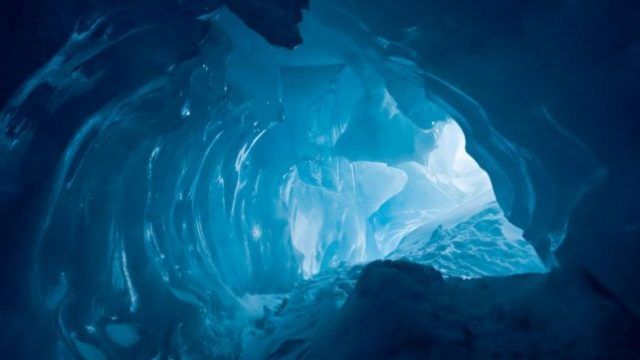 冰層下會有生命嗎？南極神秘洞穴探秘