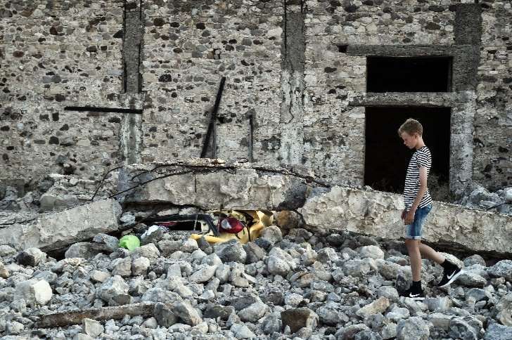 希臘度假小島從致命的地震中恢復