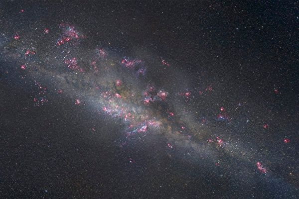 古老星系產生大量星團 如太空煙火