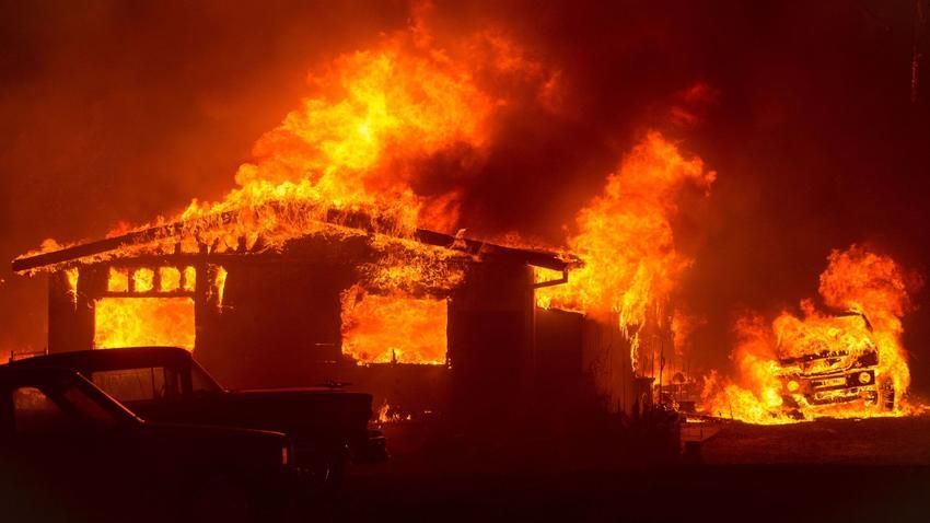 加州大火   8000人受傷