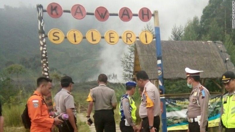 印尼直升機在執行火山爆發救援任務時墜毀  8死
