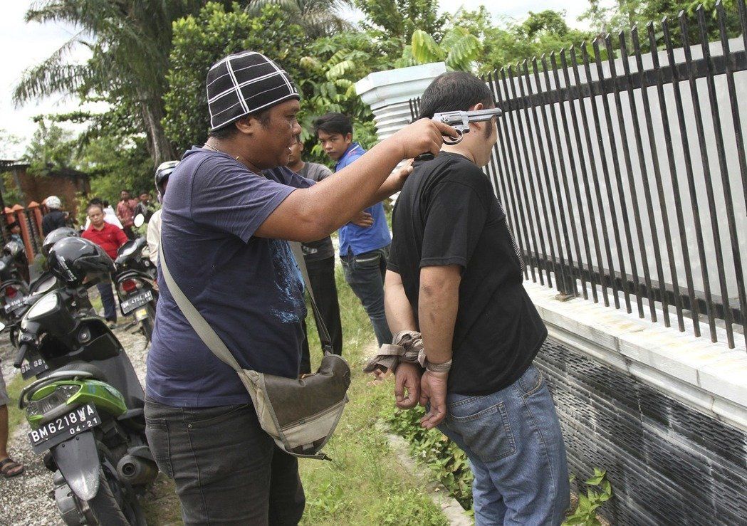 印尼囚犯200人越獄脫逃