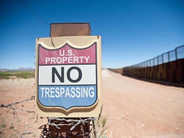 川普政府对大面积遣返非法移民及建边境墙施加压力