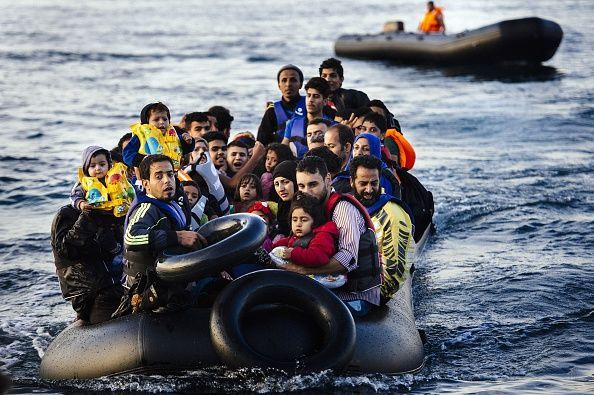 希腊海域难民潮人数下降