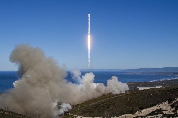 SpaceX成功發射 首次完成海上回收火箭