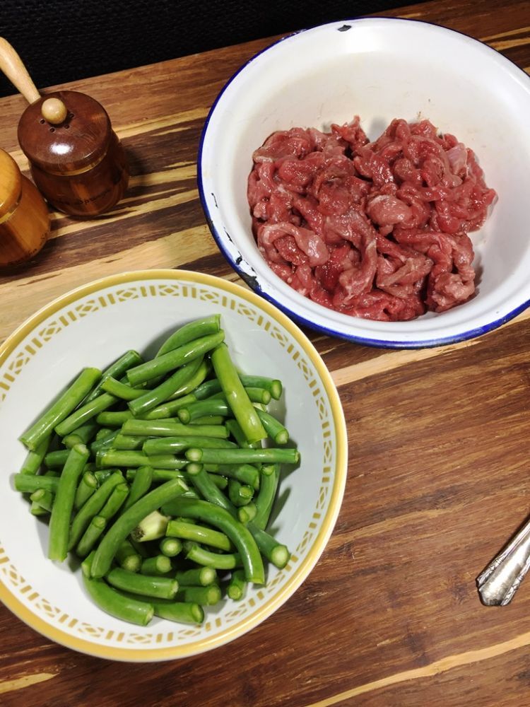 蒜苔炒牛肉絲