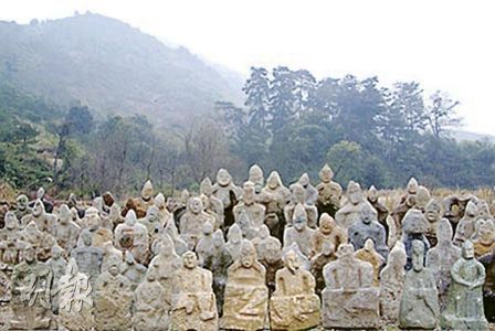 奇迹新发现 神秘古石像群胜兵马俑(图)