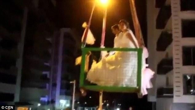 土耳其新婚夫婦因電梯故障意外收穫難忘婚禮