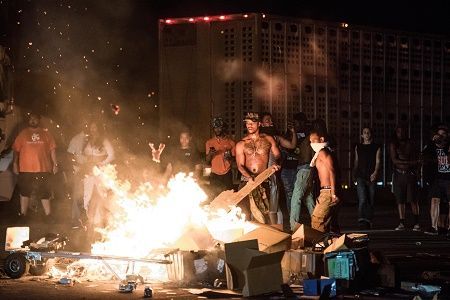 美北卡警殺黑人釀衝突 示威者縱火打傷12警