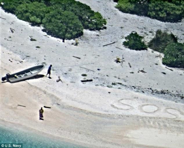 5旬夫妻被困荒島7天 沙灘上寫求救信號獲救(組圖)
