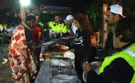 意大利人如何在地震中享用美食的