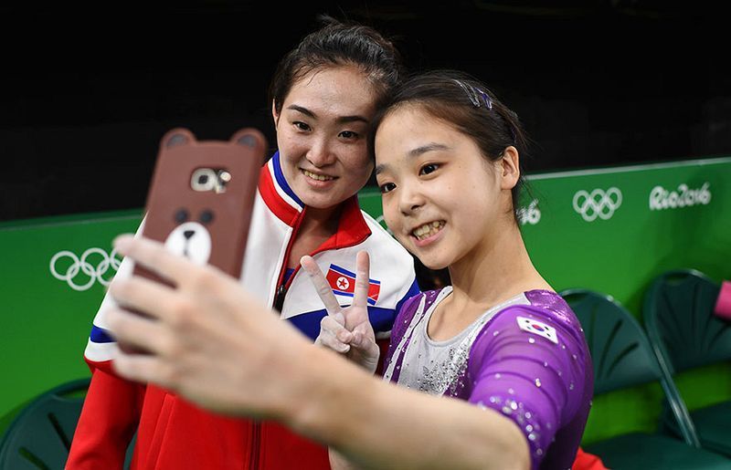 韓國朝鮮奧運選手一起玩自拍 （組圖）