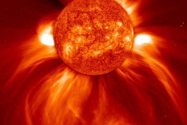 太陽實時照常留下神秘方塊 NASA掩蓋UFO真相？