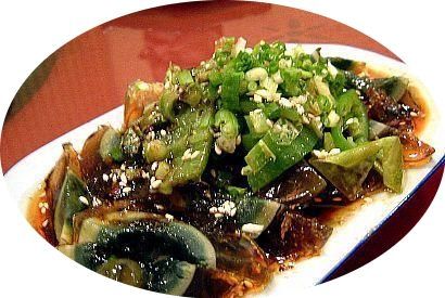 超便宜的下饭菜－火烤青椒拌皮蛋