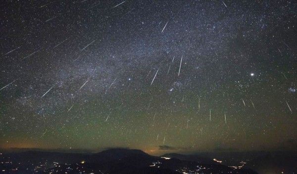 地球即將通過彗星尾巴 帶來一整月的流星雨
