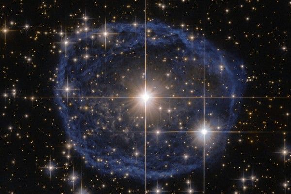 哈勃望遠鏡拍到宇宙巨大藍色泡沫