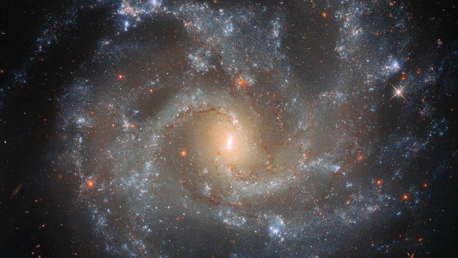 哈勃望遠鏡捕獲令人驚嘆星系圖像
