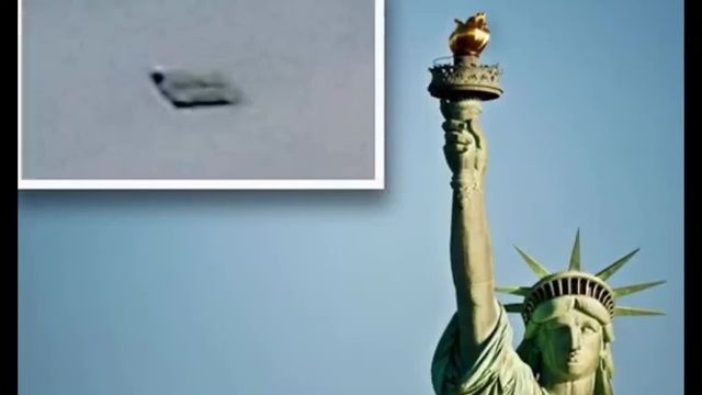 UFO？怪異方塊形物體飛過紐約自由女神像