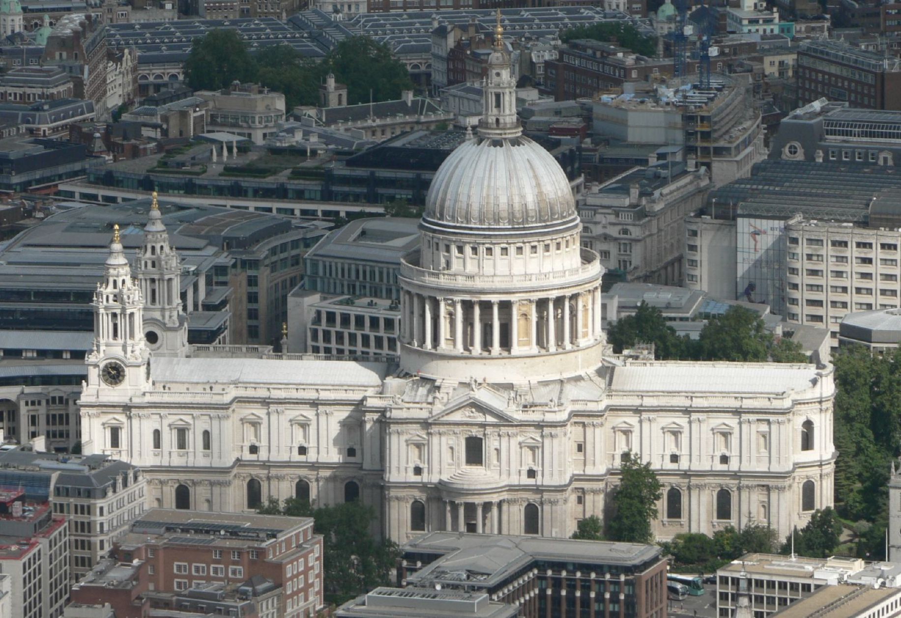 倫敦聖保羅大教堂躲過恐攻一劫