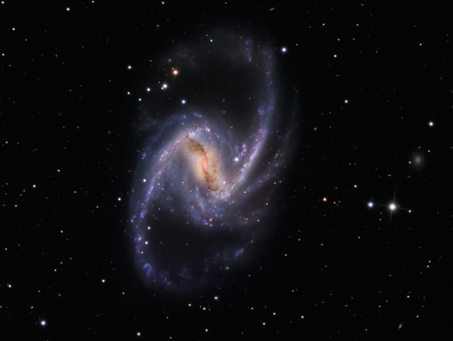 NGC 1365: 壯觀的島宇宙