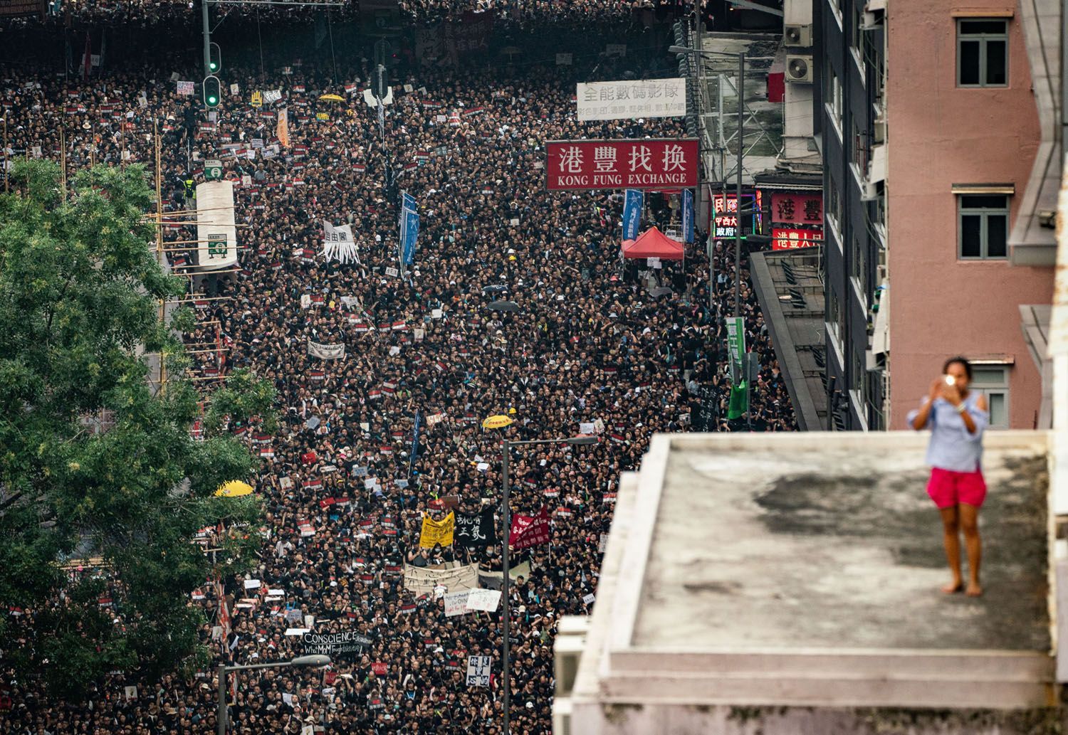 震撼：一百多萬香港市民重返街道抗議