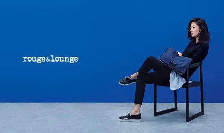 女神全智賢帥翻了！2015秋冬rouge&lounge藍與黑SENSO方形肩背袋（組圖）
