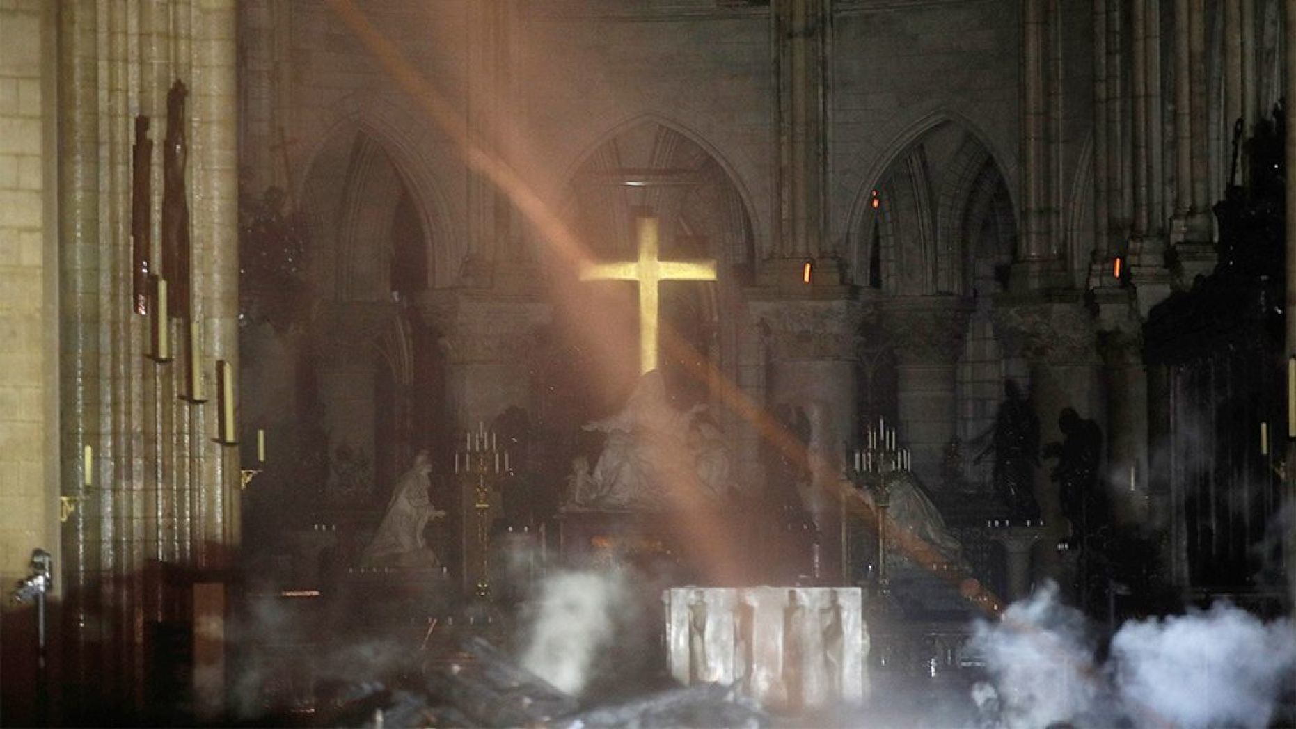 巴黎聖母院遭火劫 損失難估量