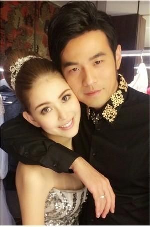 「小周周」終於曝光？　周杰倫PO照公開愛女摸下巴萌樣（組圖）