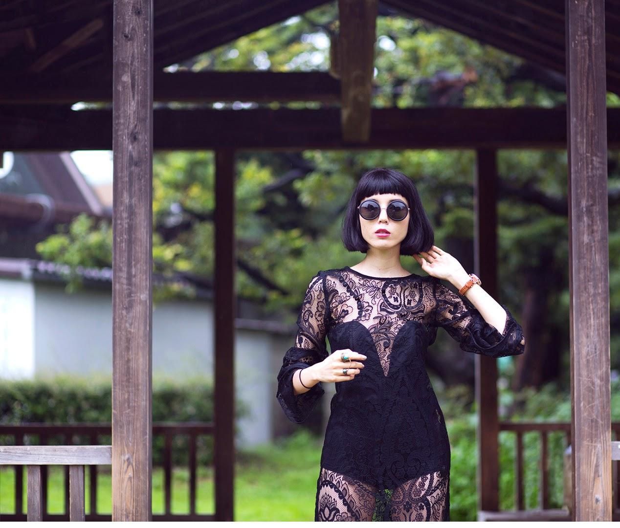 透视蕾丝裙秀性感（組圖）