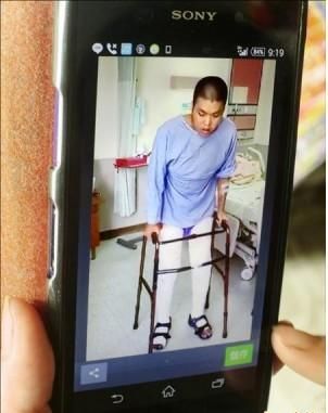 「媽！我可以走了」 塵爆傷患練走慰親